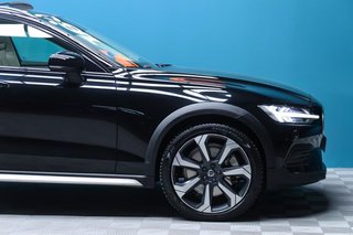 Volvo V60 2.0 B5 (G) AWD Cross Country Pro AUTO