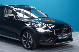 Volvo V60 2.0 B5 (G) AWD Cross Country Pro AUTO