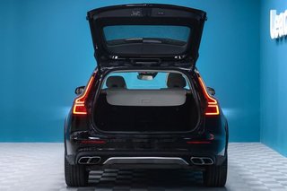 Volvo V60 2.0 B5 (G) AWD Cross Country Pro AUTO