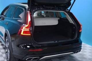 Volvo V60 2.0 B5 (G) AWD Cross Country Pro AUTO