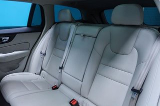Volvo V60 2.0 B5 (G) AWD Cross Country Pro AUTO
