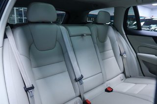 Volvo V60 2.0 B5 (G) AWD Cross Country Pro AUTO