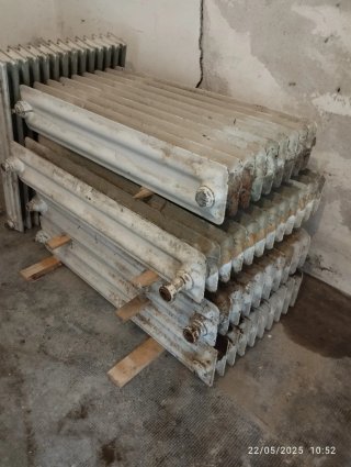 Termosifoni in ghisa bianchi