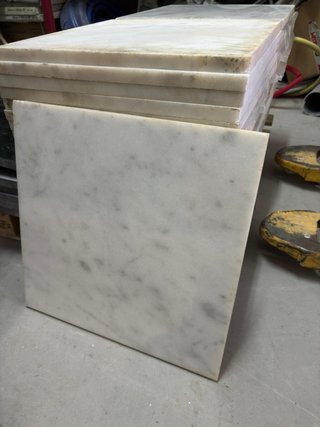 Suelo de mármol negro y blanco
