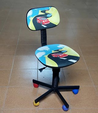 Silla giratoria infantil con ruedas