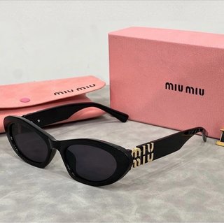 Gafas de sol Miu Miu negras y doradas