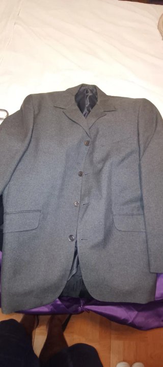 Traje gris