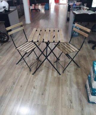Mesa y 2 sillas plegables Ikea exterior