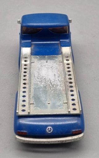 Camión Mercedes Renwagen 1:43