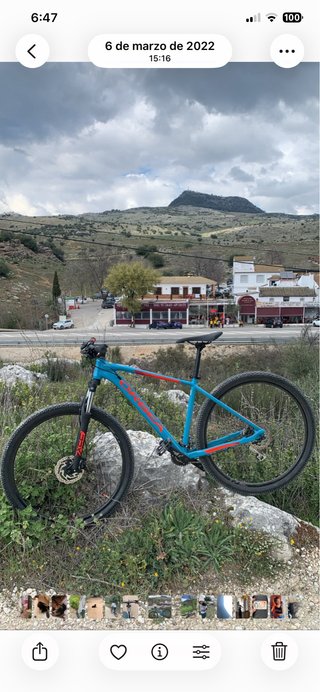 Bicicleta de montaña azul