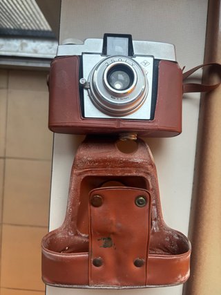 Cámara Agfa Isoflex con funda marrón
