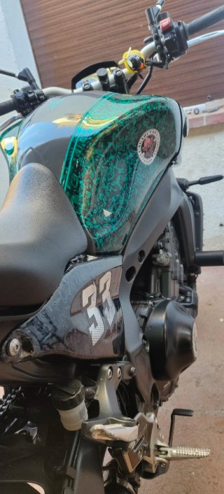 Tapas laterales Yamaha MT-09 2023