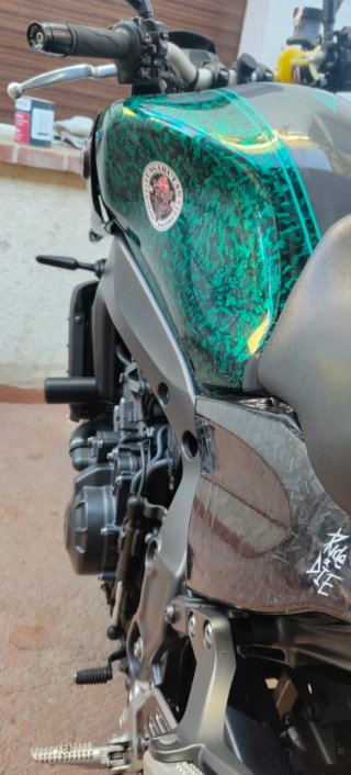 Tapas laterales Yamaha MT-09 2023