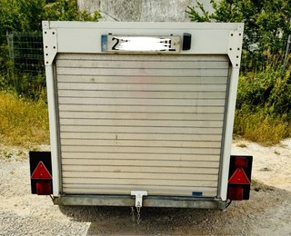 Remolque caja blanca