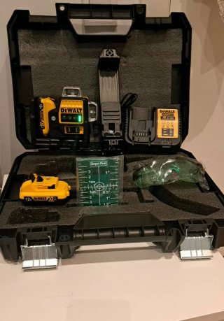 Nivel Láser ,cargador 2 baterías caja plástico