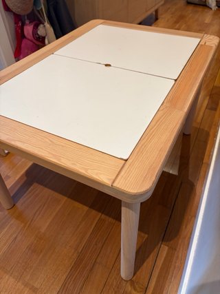 Mesa para niño 83x58 y portarrollos con almacenaje