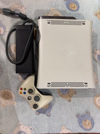 Xbox 360 Blanco con Mando y Cables