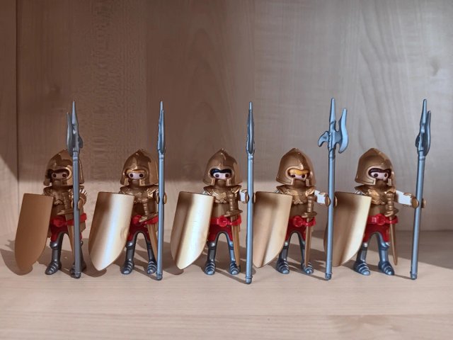 Playmobil Soldados Dorados con Escudo y Lanza