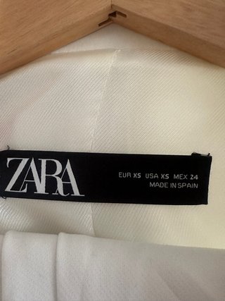 Traje blanco Zara chaqueta y pantalón