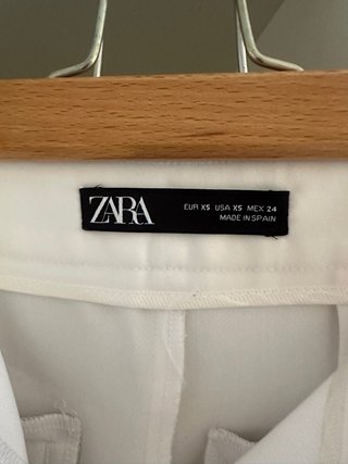 Traje blanco Zara chaqueta y pantalón
