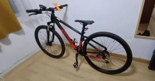 Bicicleta GHOST Negra y Roja