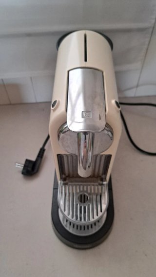 Cafetera Nespresso DeLonghi Citiz Beige