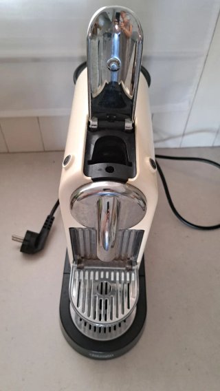 Cafetera Nespresso DeLonghi Citiz Beige