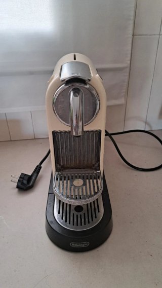 Cafetera Nespresso DeLonghi Citiz Beige
