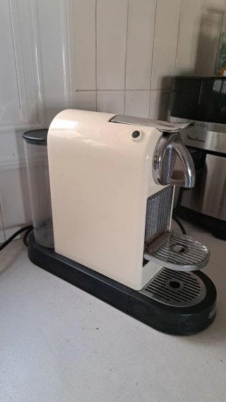Cafetera Nespresso DeLonghi Citiz Beige