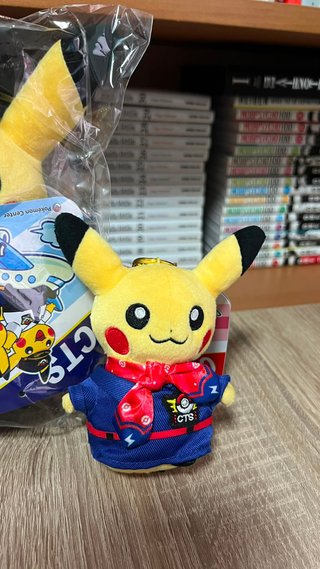 Pikachu Piloto y Azafata Pokemon