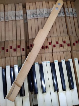 Teclas de piano vertical completo