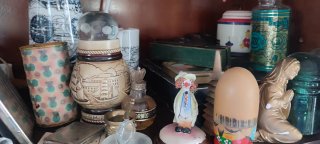 Colección de antigüedades y objetos vintage