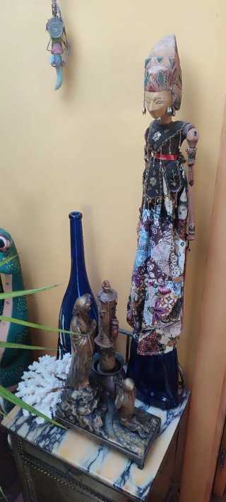 Colección de antigüedades y objetos vintage