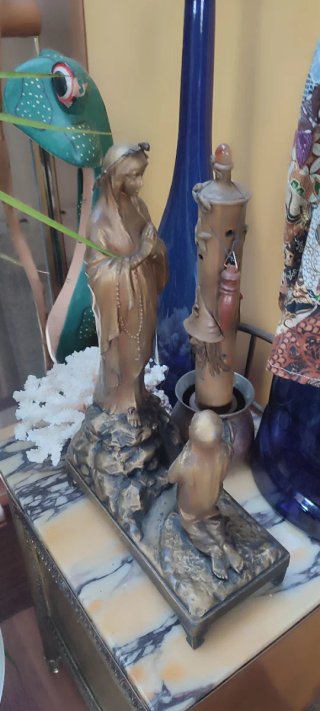 Colección de antigüedades y objetos vintage