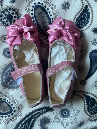 Bailarinas brillantes con lazo rosa