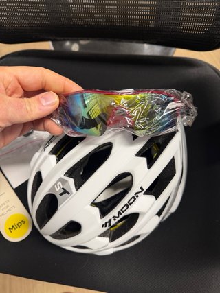 Casco MIPS con luz LED manos libres música CALIDAD