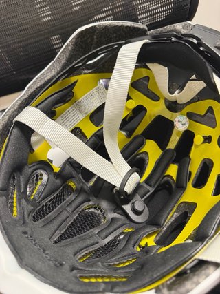 Casco MIPS con luz LED manos libres música CALIDAD