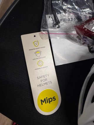 Casco MIPS con luz LED manos libres música CALIDAD
