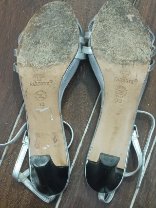 Sandalias tacón Farrutx Talla 39 Plateadas