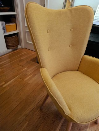 Sillón amarillo mostaza