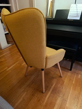 Sillón amarillo mostaza