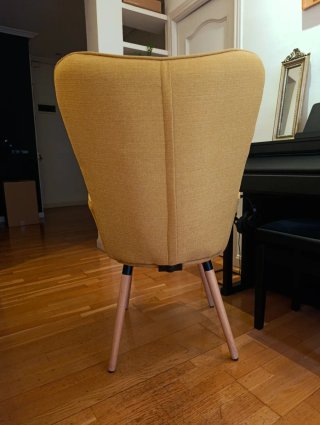 Sillón amarillo mostaza