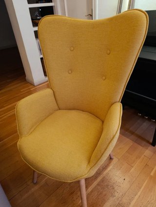 Sillón amarillo mostaza