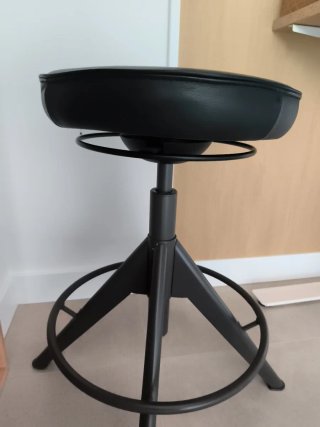 Taburete negro