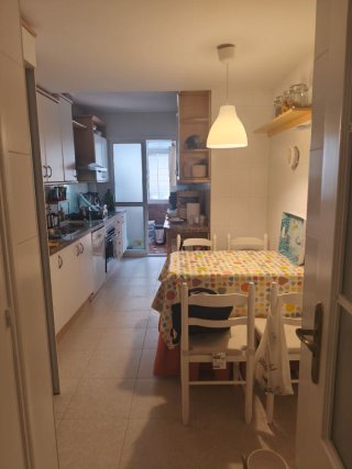 Mesa comedor y 4 sillas madera