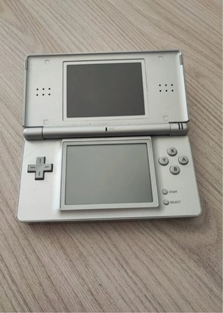 Nintendo DSi Lite + Caricatore + Pokemon Ranger