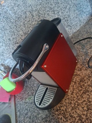 Cafetera Nespresso Roja