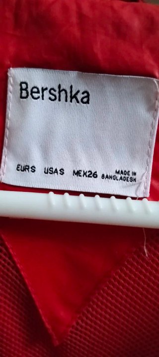 Cazadora verano roja con capucha