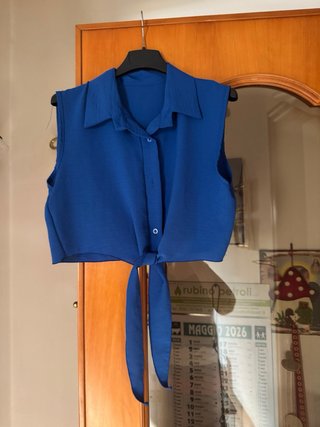 Completo Top Blu e Shorts Rossi