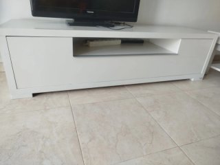 Mesa de comedor, mueble de TV y mesa de centro